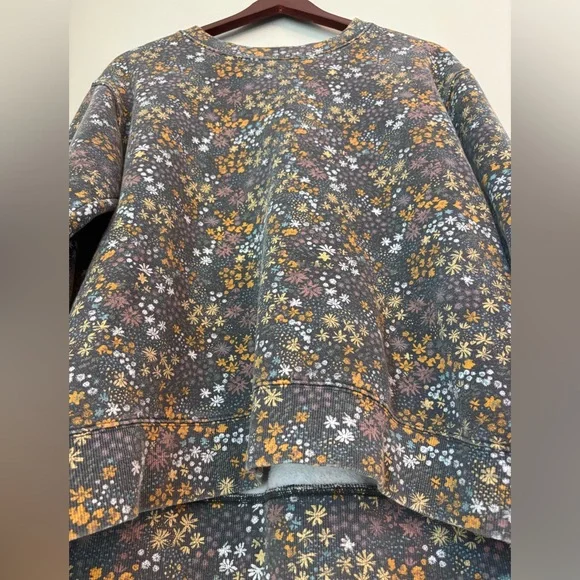 Tentree, M, Women’s Sweatshirt, Painted Dainty Flower Style - Picture 4 of 12